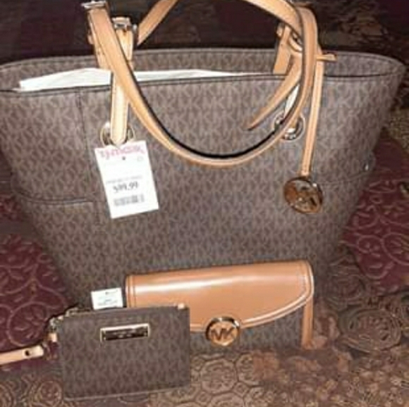 Handbags - Micheal kors purse wallet and coin wallet 275.00